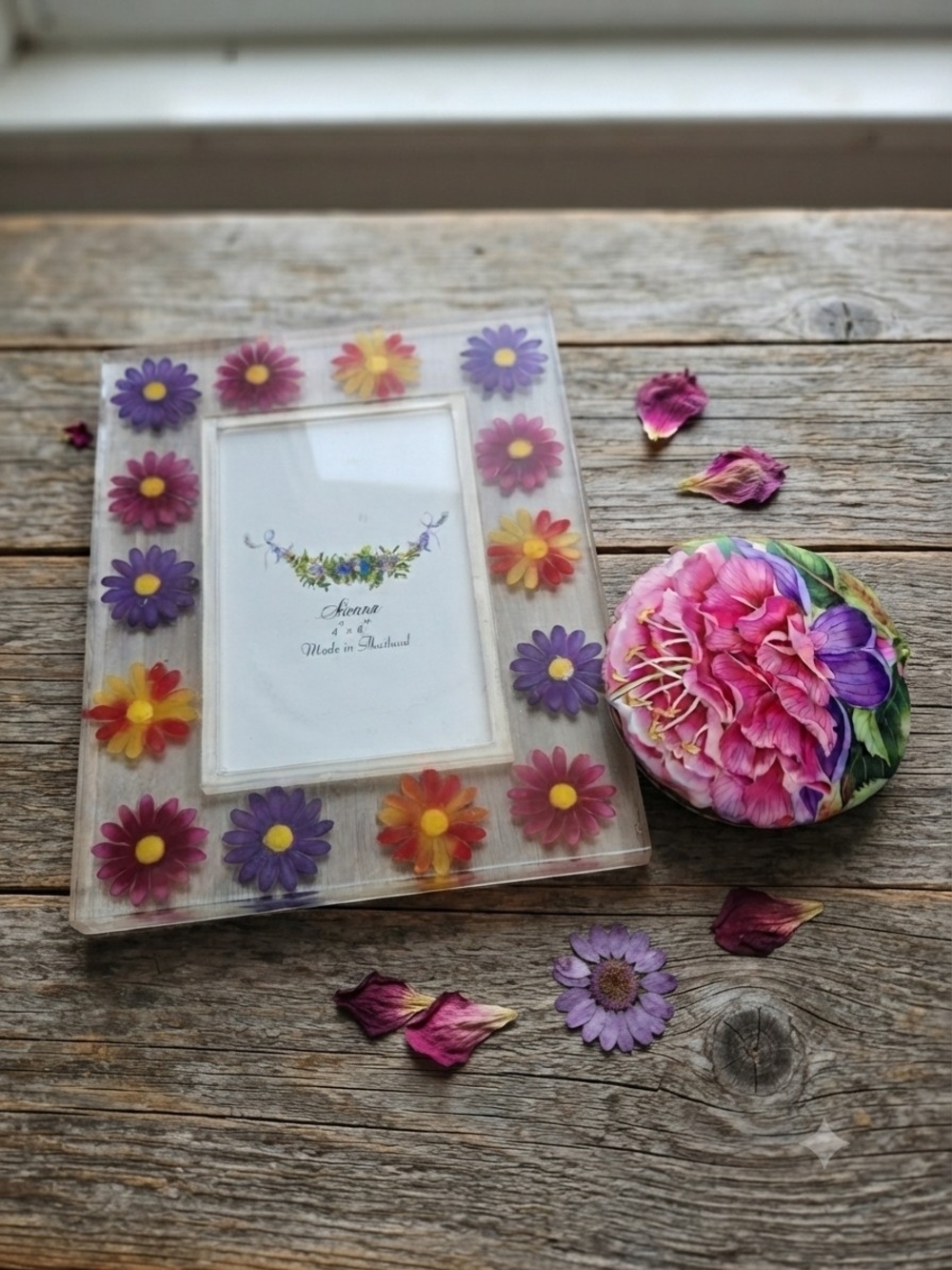 Floral Resin Daisy Photo Frame With 8 Floral Coasters